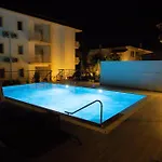 Celeste فندق *
